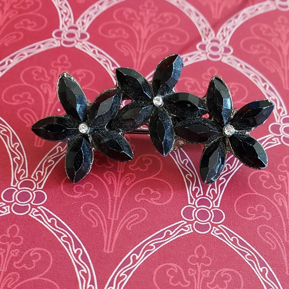 Black flower brooch